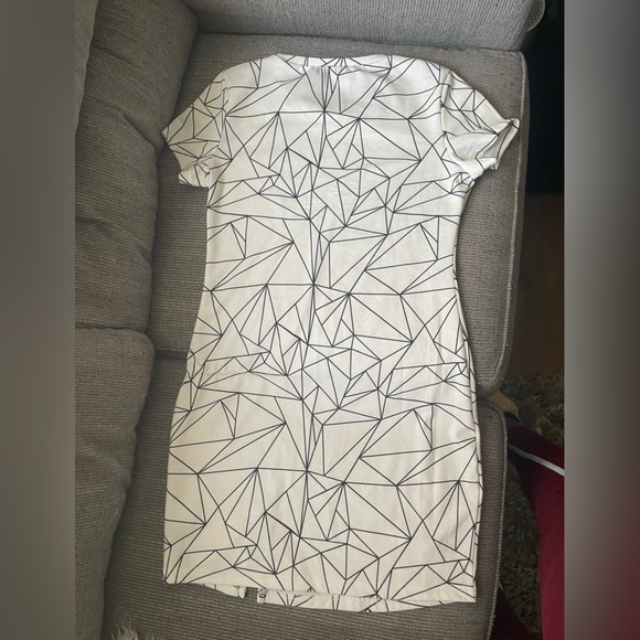 White Geometric Bodycon Mini Dress Women’s sz L Fitted. - Picture 3 of 5